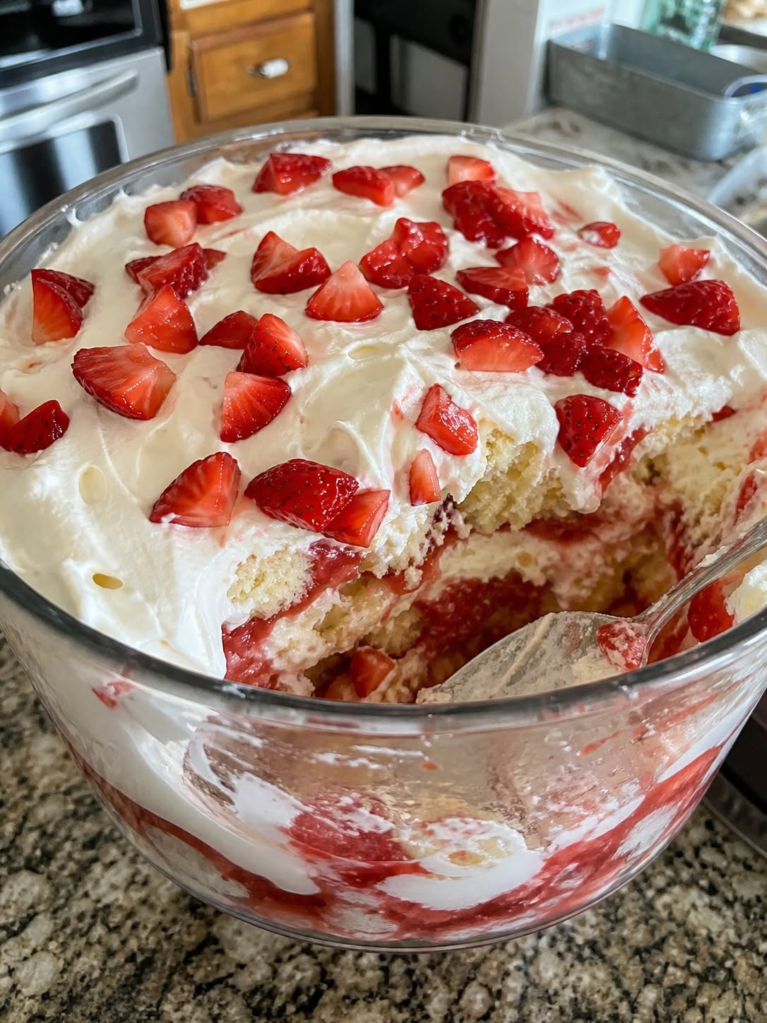 Strawberry Cheesecake Trifle 🍓🍰